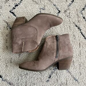 FRYE Jennifer Women's Ankle Leather Booties Boots Size 7 M Beige Gray Western
